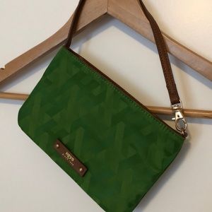 Heys kelly green nylon wristlet